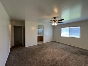 10209 Polo Saddle Dr in Bakersfield, CA - Building Photo - Building Photo