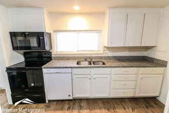 816 Kearney St in Manhattan, KS - Building Photo - Building Photo