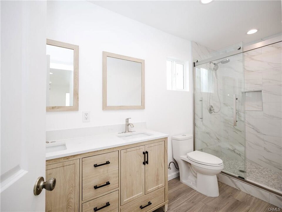 21028 Ingomar St in Los Angeles, CA - Building Photo