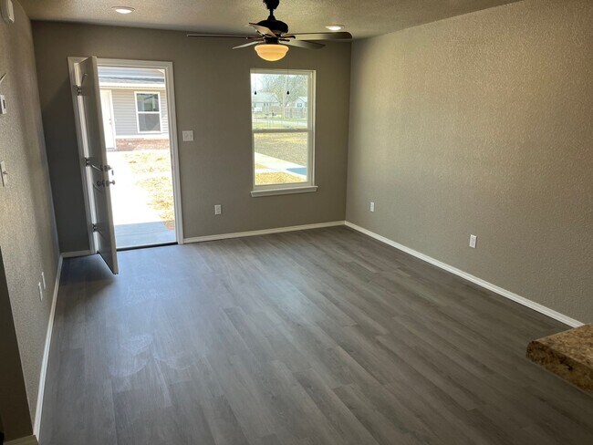 232 W 8th St in Mulberry, AR - Building Photo - Building Photo