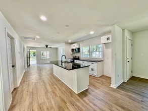 351 Fox St SW in Concord, NC - Foto de edificio - Building Photo