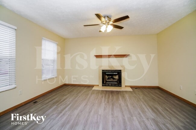 3953 Highland Bluff Dr in Groveport, OH - Foto de edificio - Building Photo