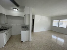 940 SW 4th Ave in Miami, FL - Building Photo