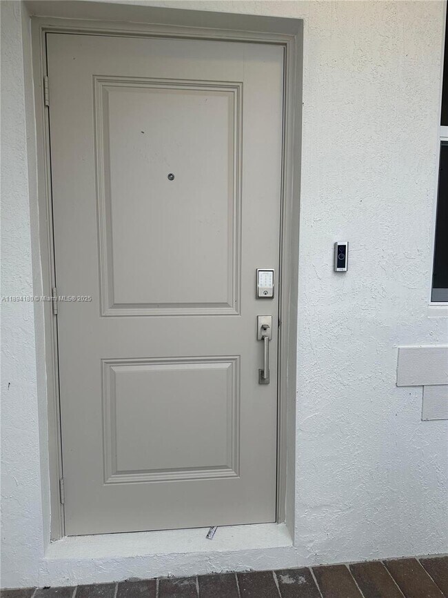 2546 SE 27th Dr in Homestead, FL - Building Photo - Building Photo