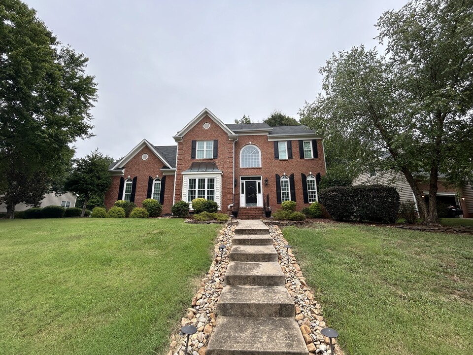 16038 Cranleigh Dr in Huntersville, NC - Building Photo