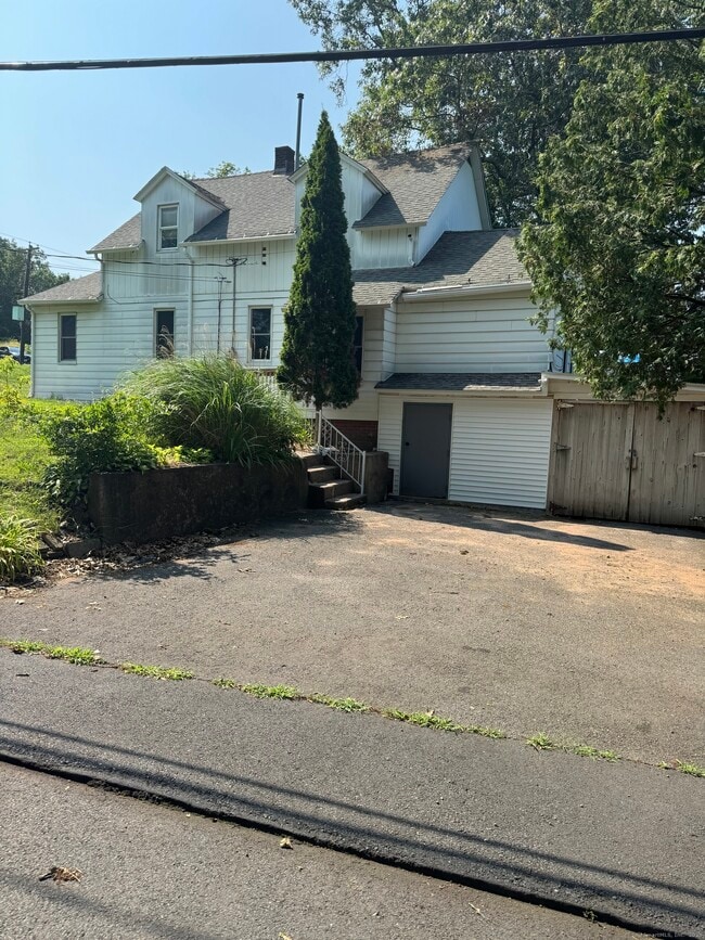 80 Homestead St in Manchester, CT - Building Photo - Building Photo