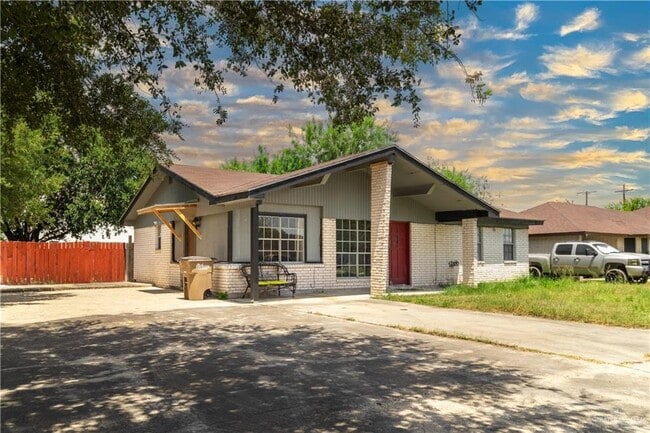 property at 1802 Hunt Ave