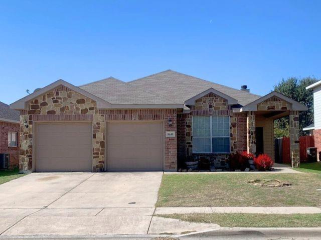 8649 Star Thistle Dr in Fort Worth, TX - Building Photo