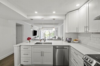 2310 S Cypress Bend Dr in Pompano Beach, FL - Building Photo - Building Photo