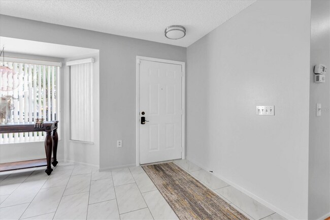 7099 Pond View Ct in Spring Hill, FL - Foto de edificio - Building Photo