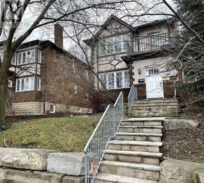 65 Lawrence Ave E in Toronto, ON - Building Photo - Building Photo