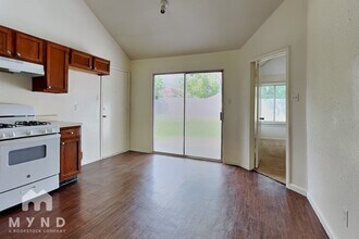 10002 Green Valley Ln in Houston, TX - Building Photo - Building Photo