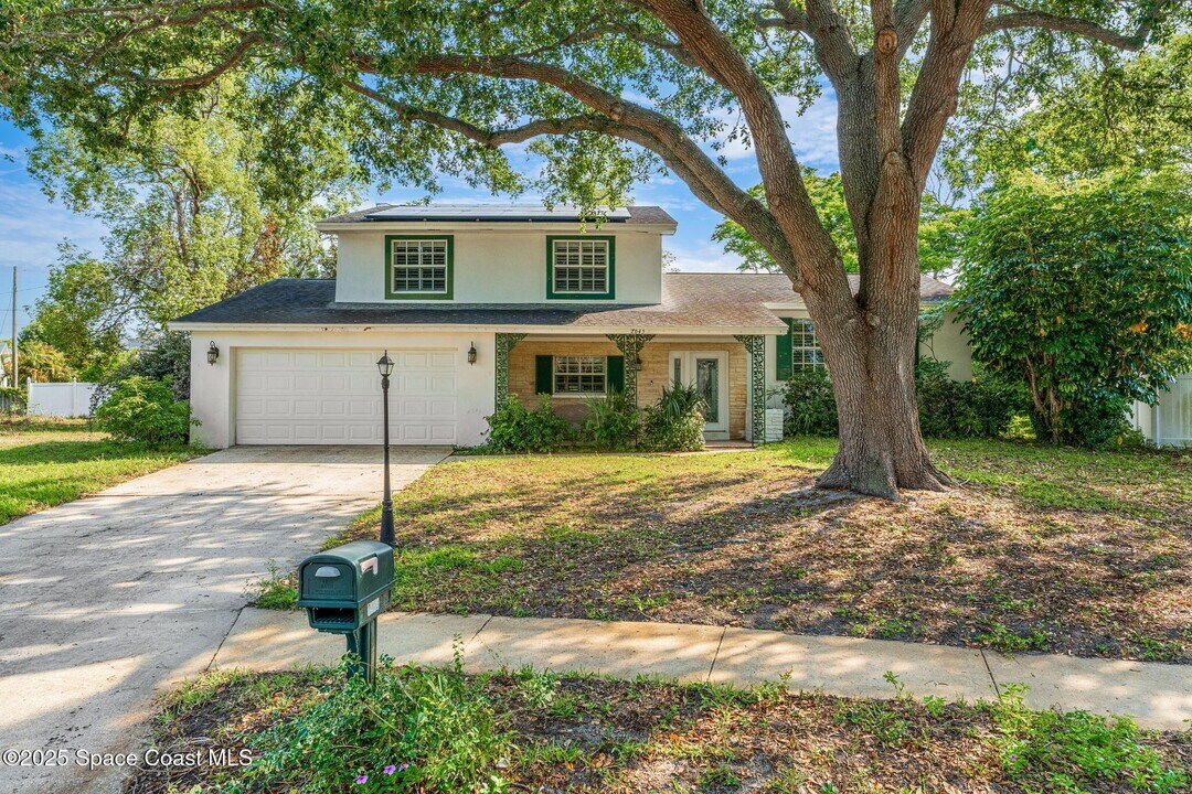 2645 Driftwood Dr in Titusville, FL - Building Photo