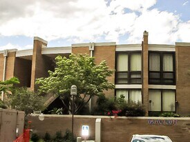 1650 Chimney House Rd in Reston, VA - Building Photo