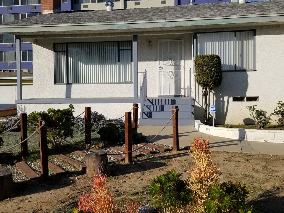 333 W 33rd St in Long Beach, CA - Building Photo