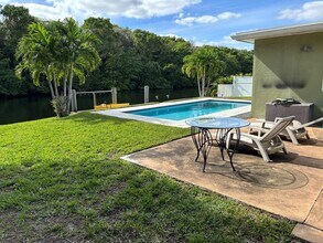 1700 NW 36th Ct in Oakland Park, FL - Building Photo - Building Photo