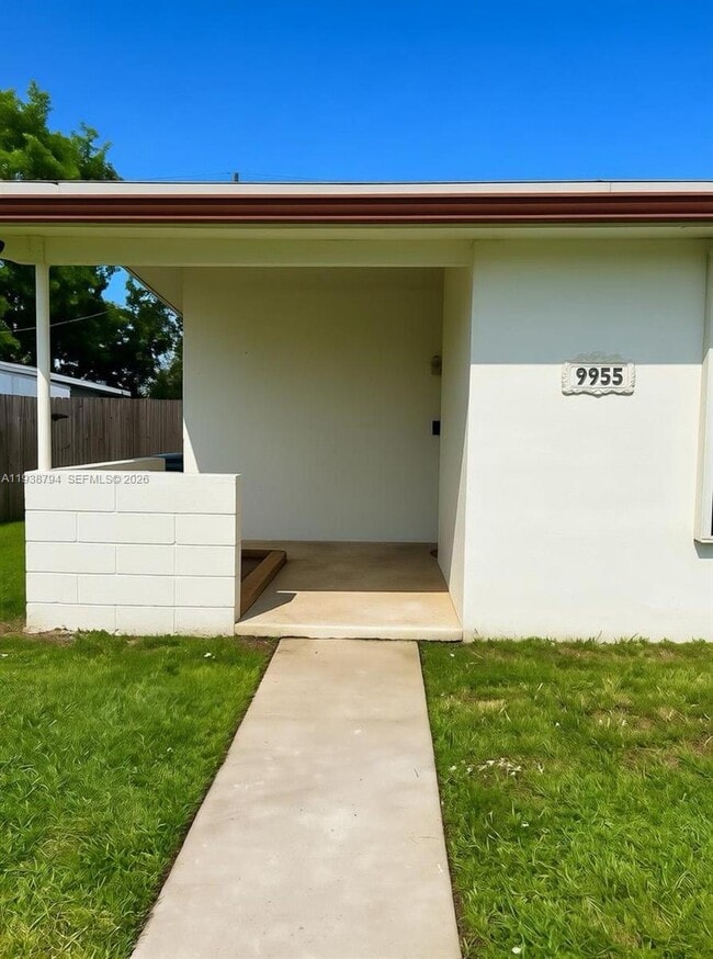 9955 SW 214th St in Cutler Bay, FL - Building Photo - Building Photo