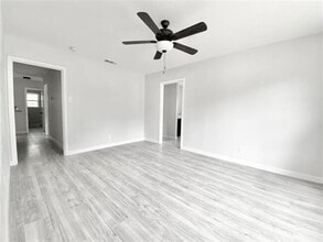 921 Fernwood Ave in Dallas, TX - Building Photo - Building Photo