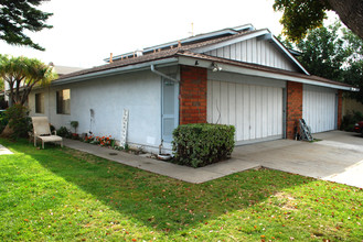 255 S Pixley St in Orange, CA - Building Photo - Building Photo