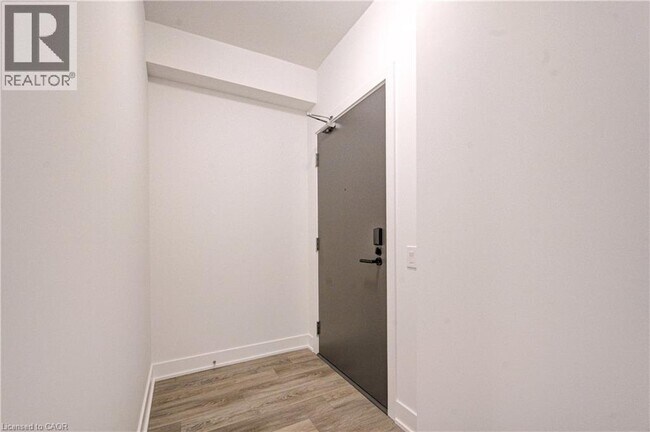 2088 James St in Burlington, ON - Building Photo - Building Photo