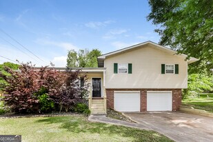 15 Pine Valley Dr in Hiram, GA - Building Photo