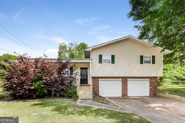 property at 15 Pine Valley Dr