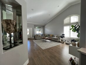 9212 Redwater Dr in Antelope, CA - Foto de edificio - Building Photo