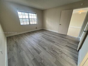 5731 NW 37th St in Virginia Gardens, FL - Foto de edificio - Building Photo