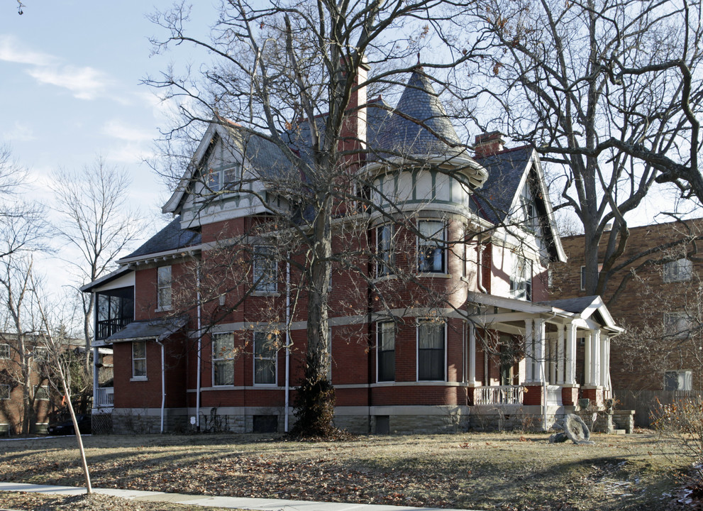 2530 Erie Ave in Cincinnati, OH - Building Photo