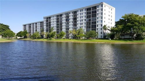 2217 Cypress Island Dr-Unit -4A in Pompano Beach, FL - Foto de edificio