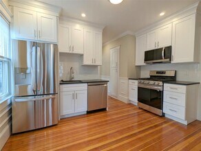 35 Trowbridge St, Unit 2 in Arlington, MA - Building Photo - Building Photo