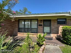 4060 Bender Rd in Jacksonville, FL - Building Photo - Building Photo