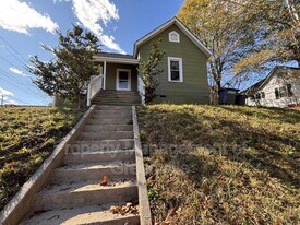 1 W 6th St in Greenville, SC - Building Photo