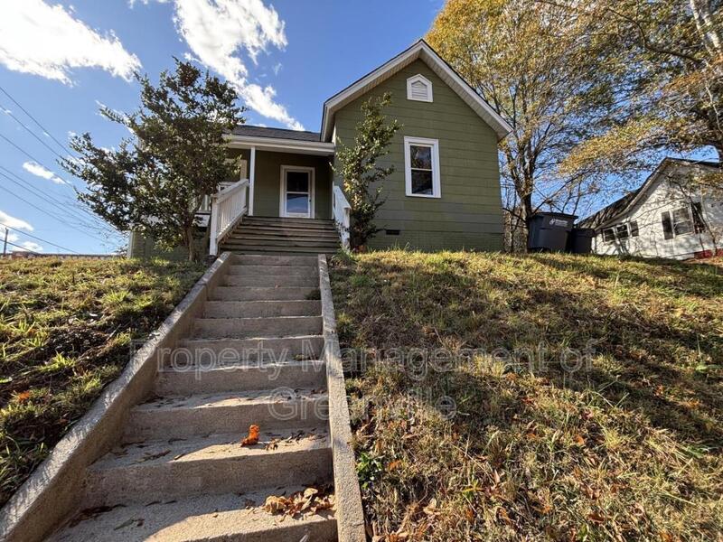 1 W 6th St in Greenville, SC - Building Photo