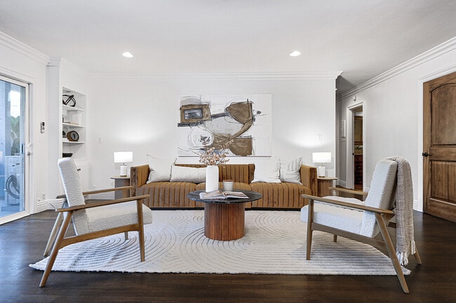 7560 Hollywood Blvd, Unit 105
