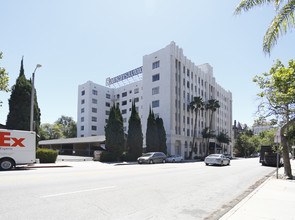 Ravenswood Apartments in Los Angeles, CA - Building Photo - Building Photo