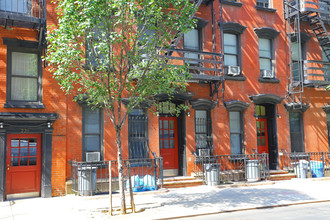 222 W 17th St in New York, NY - Building Photo - Building Photo