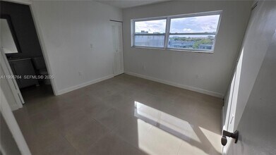 9375 Fontainebleau Blvd in Miami, FL - Building Photo - Building Photo