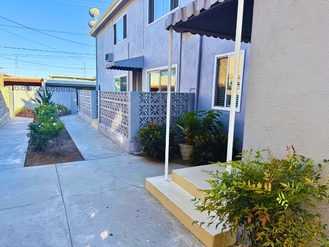 11118 Newville Ave in Downey, CA - Building Photo - Building Photo