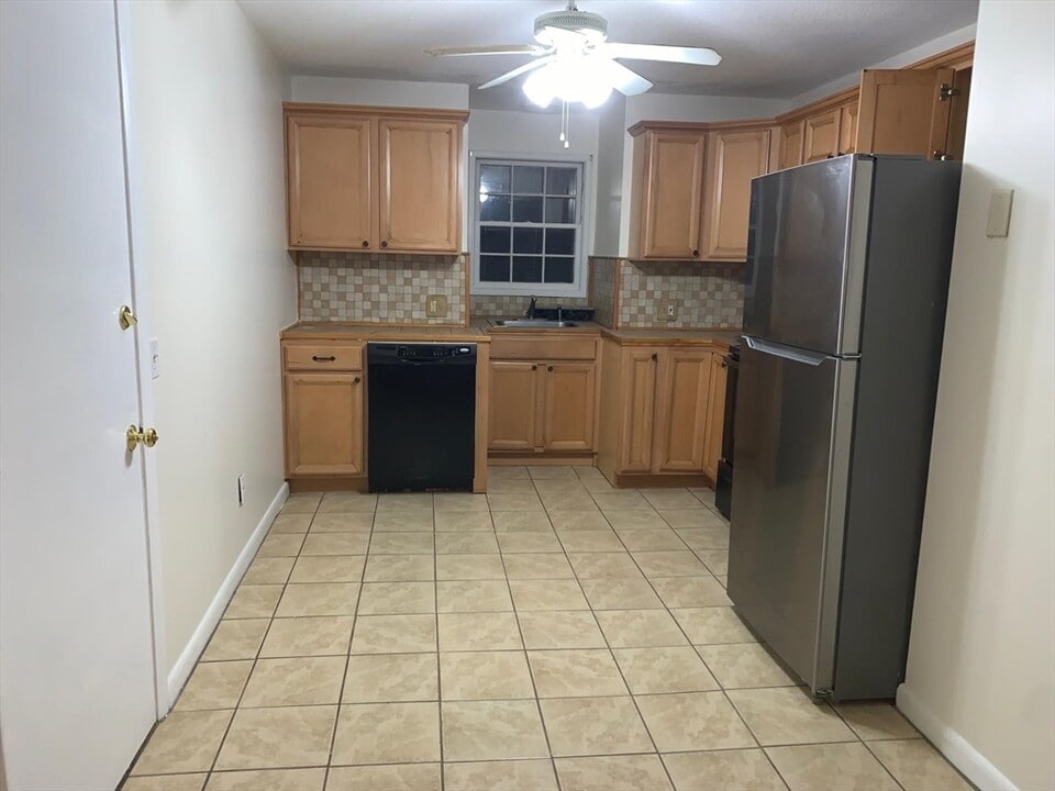 85 Ford St in Methuen, MA - Building Photo