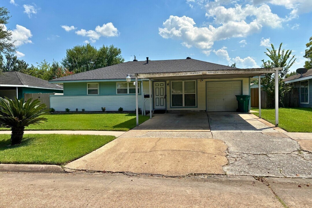 3212 Thornwood Dr in Pasadena, TX - Building Photo