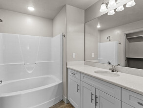 Greyhawk Townhomes in Layton, UT - Building Photo - Building Photo