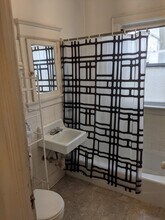 1773 N Astor St, Unit lower flat in Milwaukee, WI - Foto de edificio - Building Photo