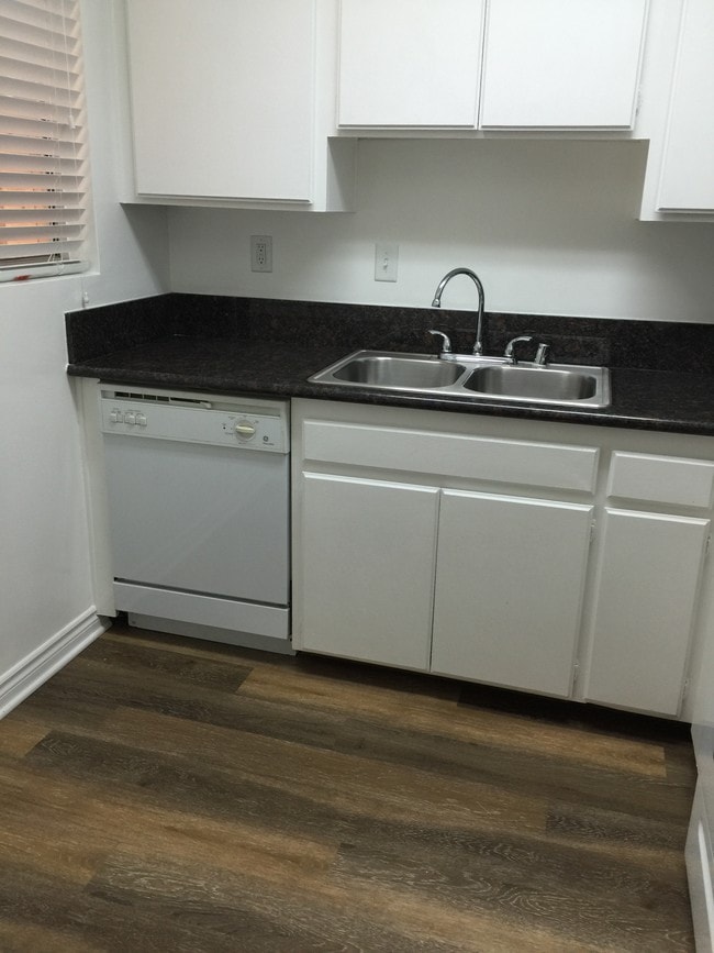 15500 S Budlong Place in Gardena, CA - Building Photo - Building Photo