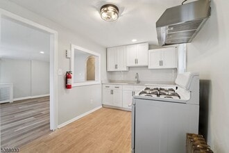 2-11 31st St in Fair Lawn, NJ - Building Photo - Building Photo