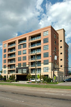 One Montrose Place Condominium in Houston, TX - Building Photo - Building Photo