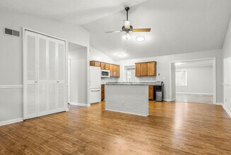 2404 Silverbrook Ave in Louisville, KY - Building Photo - Building Photo