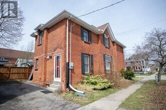 193-193 Chatham St in Brantford, ON - Building Photo - Building Photo