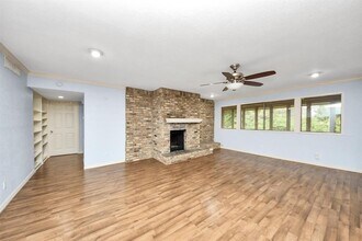 6304 Crab Orchard Rd in Houston, TX - Foto de edificio - Building Photo