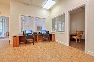 8294 Key Royal Cir in Naples, FL - Foto de edificio - Building Photo